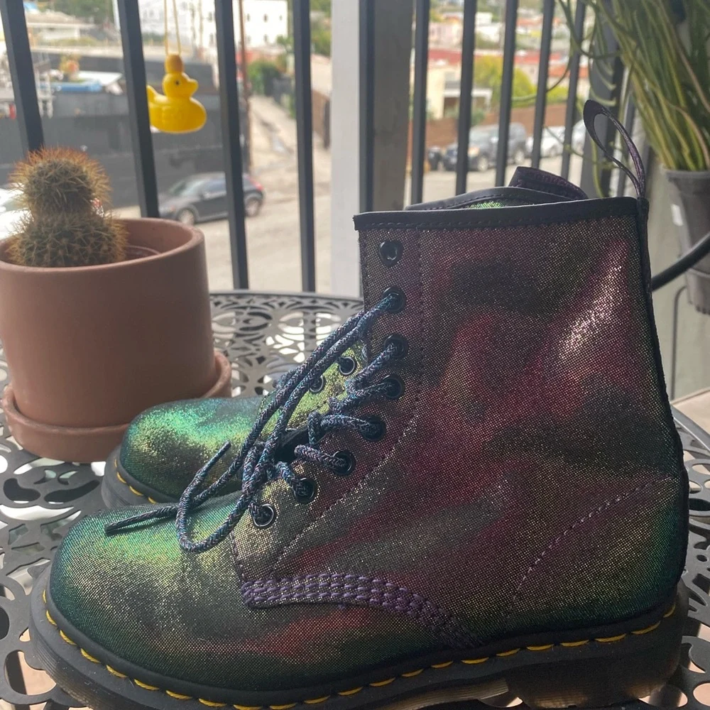 Limited edition docs - Picture 2 of 3